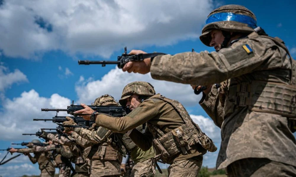 Σε ποιους τομείς του μετώπου θα ριχθούν οι 30 χιλ Ουκρανοί στρατιώτες που εκπαιδεύτηκαν στη Βρετανία;